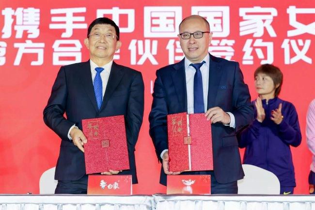 最终从20多首歌，精选15首收入新专辑。