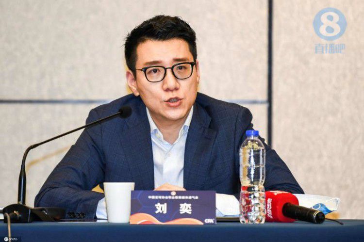 《金刚》拍摄场地搭景电影《金刚》中的“纽约”场景奥克兰市民剧院是一家保留了20世纪20年代末风情的雄伟剧院，《金刚》拍摄时将该剧院内部装饰成了纽约剧院的复制版。